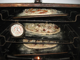 Illustration for article titled How to avoid chain pizza